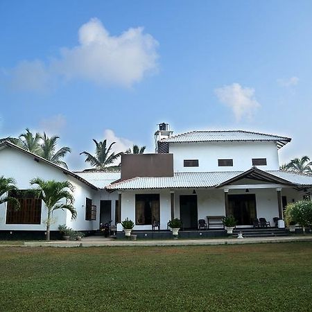Grand Hilton Hotel Negombo Exterior foto