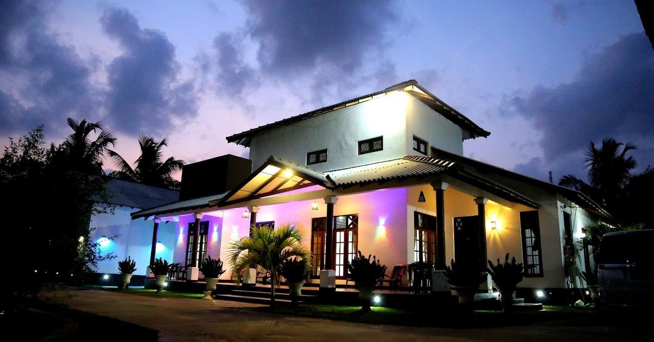 Grand Hilton Hotel Negombo Exterior foto
